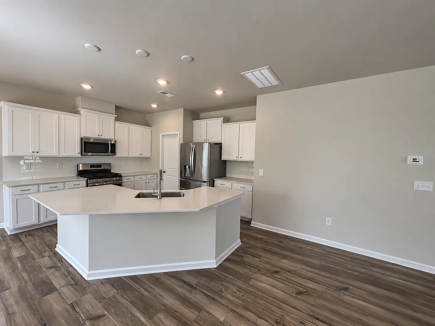 4 bed, 2.5 bath, 2169 sqft, $2,245 — Photo 4