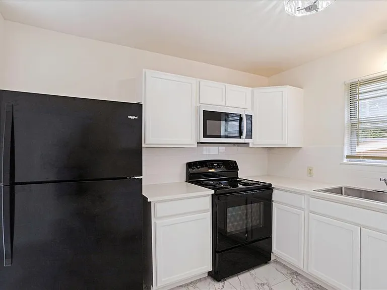 1924 Jones Cir — Photo 10