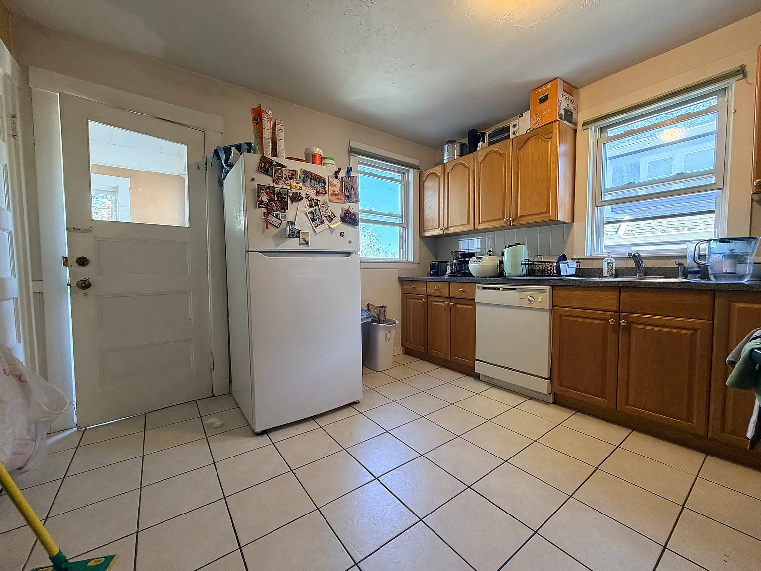 4 bed, 99999 sqft, $3,900 — Photo 4
