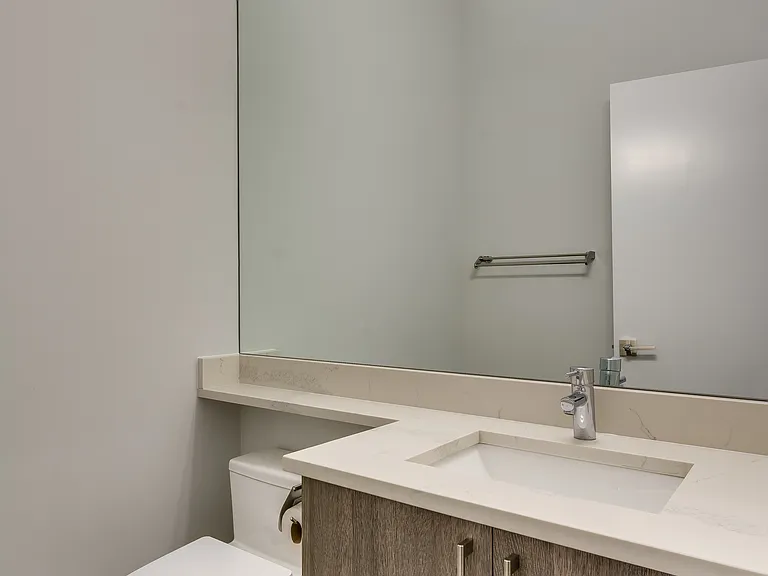 2353 N Seeley Ave #1B — Photo 15