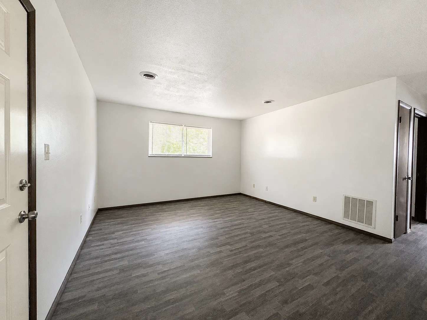 2 bed, 801 sqft, $725 — Photo 1
