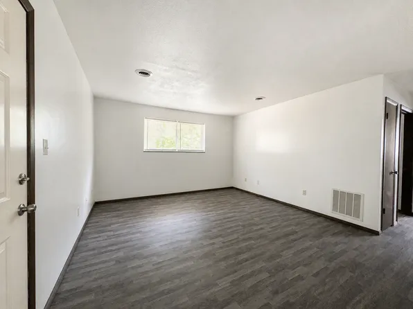 97 Palomino Dr #4, Weirton, WV 26062