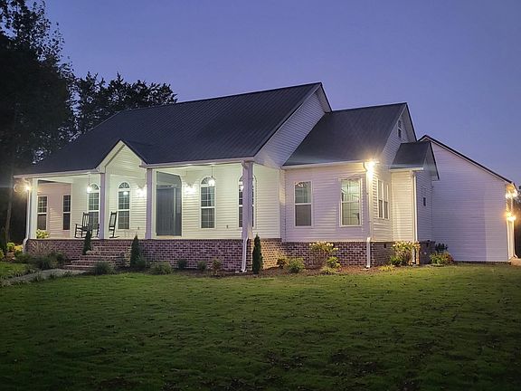 5th image of 215 Benson Rd