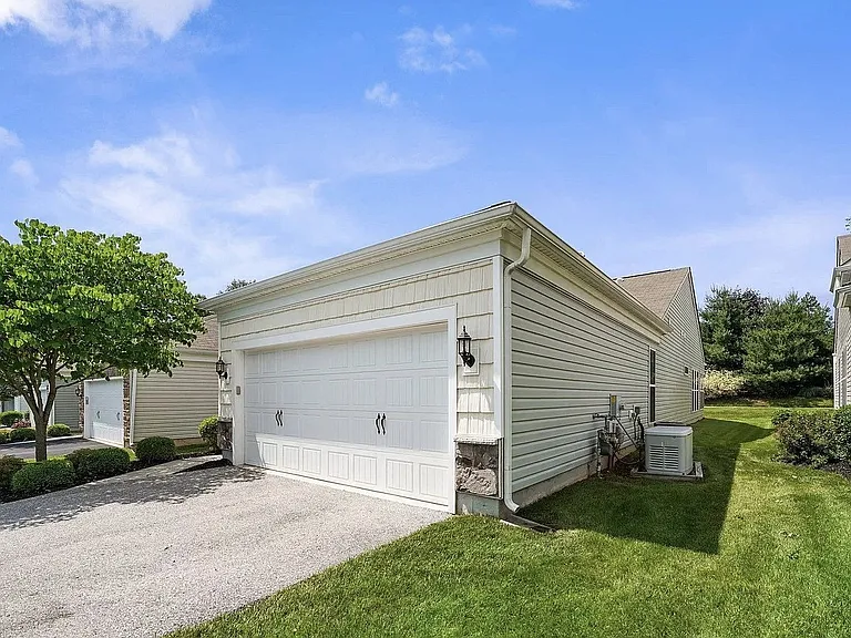 579 Prizer Ct — Photo 3
