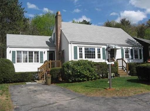 2nd image of 104 Oak St