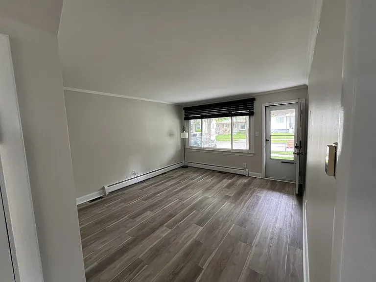 23124 Grove St — Photo 5