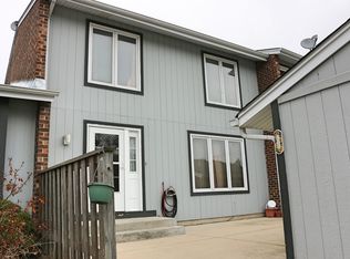 235 Applewood Ln, Bloomingdale, IL 60108