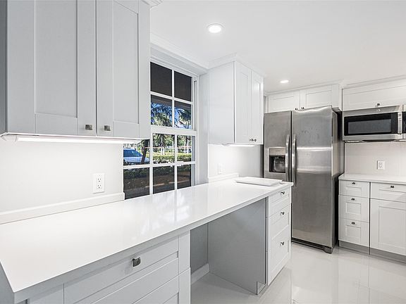 4th image of 3050 N Palm Aire Drive #102