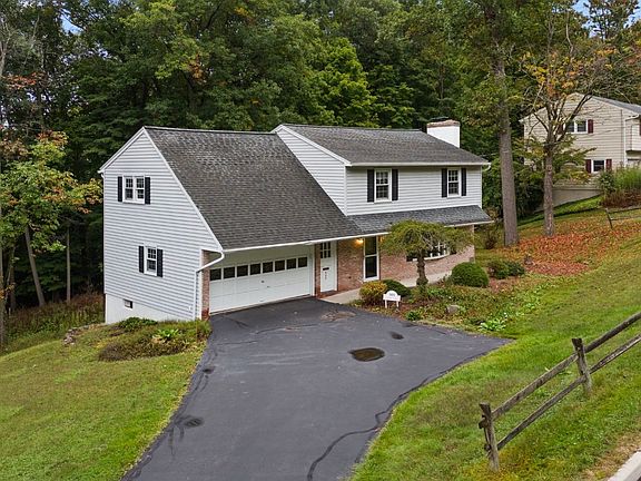 2nd image of 909 Cherry Ln