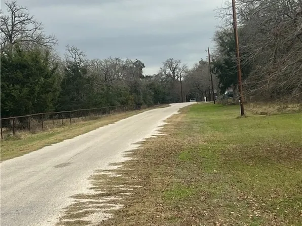 Vernon St, Lexington, TX 78947