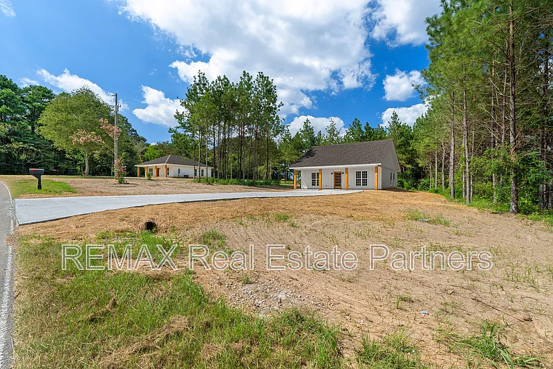 3 bed, 2.0 bath, 1350 sqft, $1,850 — Photo 3