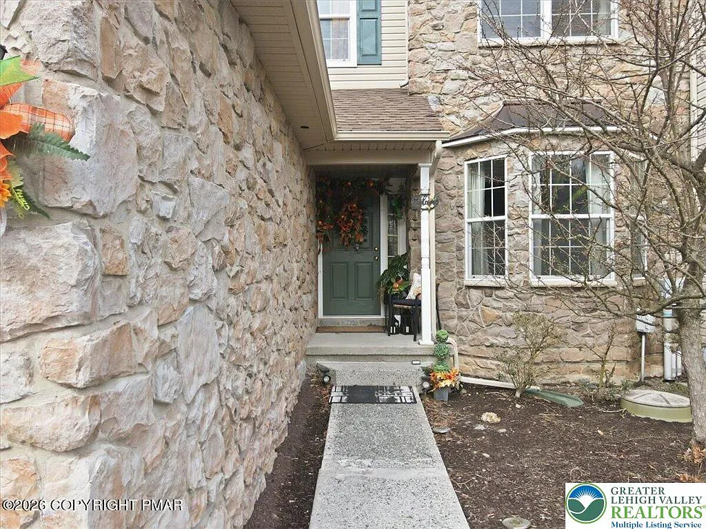 4 bed, 3244 sqft, $2,800 — Photo 4