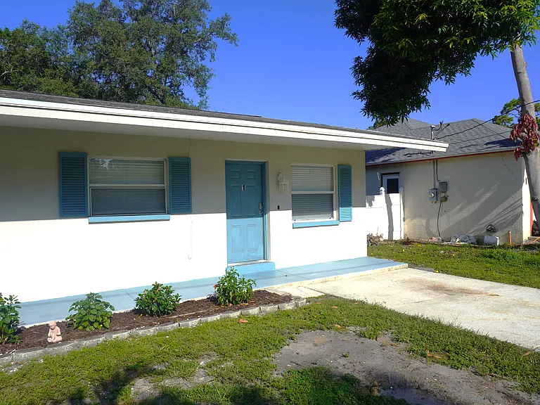 15224 Waverly St #1 — Photo 2