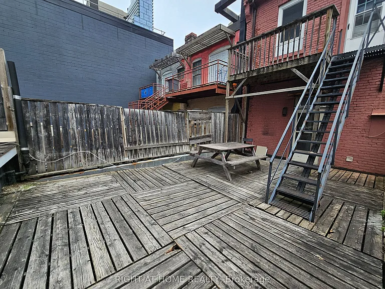 550 Yonge St #2F — Photo 21