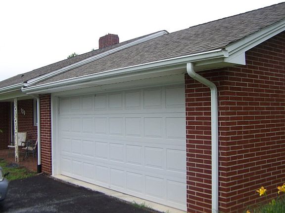 4th image of 730 Courtland Cir