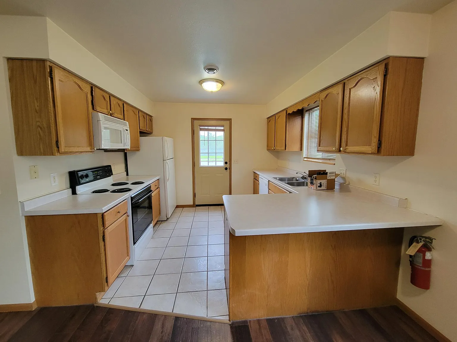 5 bed, 1700 sqft, $1,700 — Photo 4