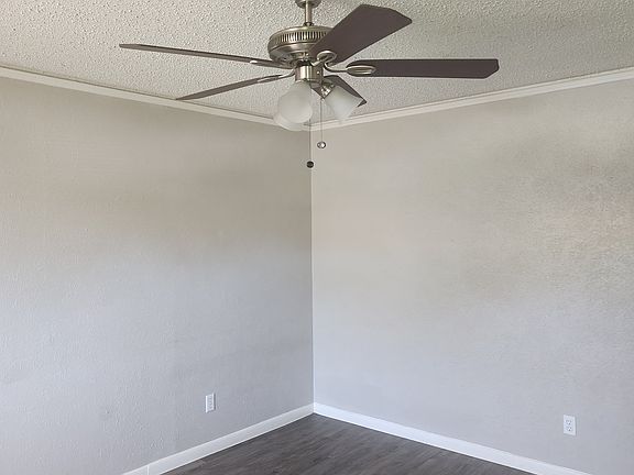 3rd image of 1305 Milmo Dr