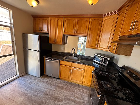4th image of 420 Perkins St APT 402