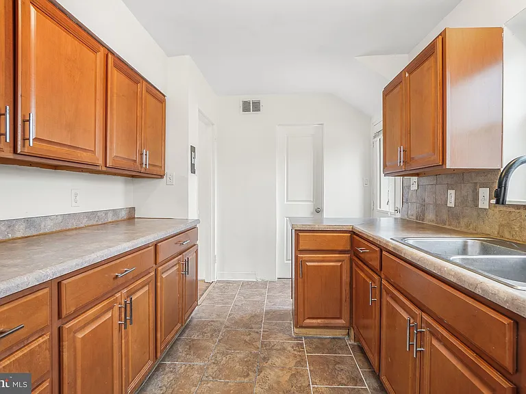 6212 Carters Ln — Photo 11