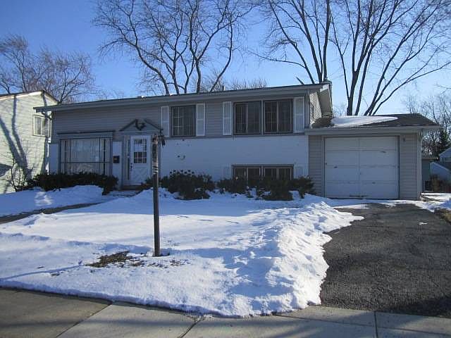 1st image of 411 Lakeview Dr