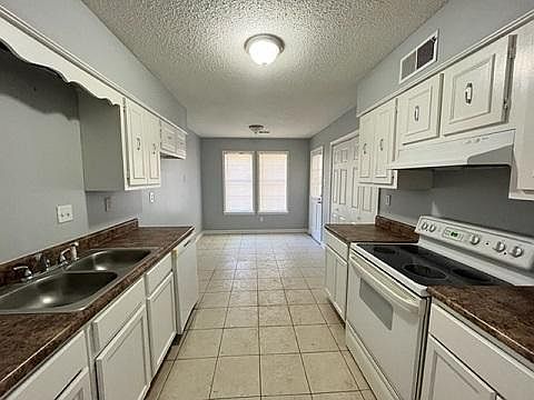 4th image of 4446 Crescent Park Dr