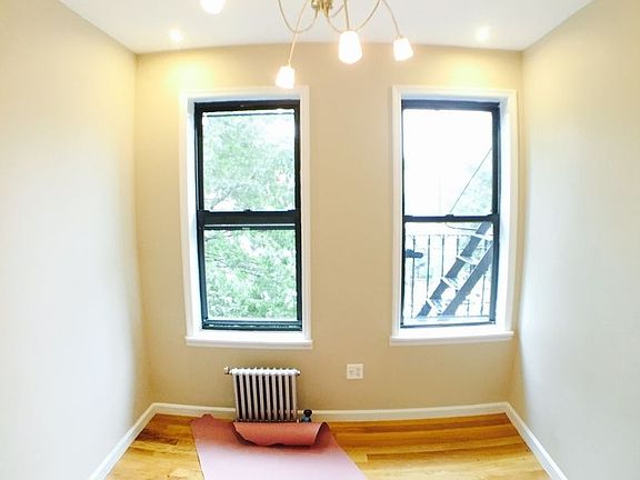 3rd image of 121 Jefferson Ave APT 5