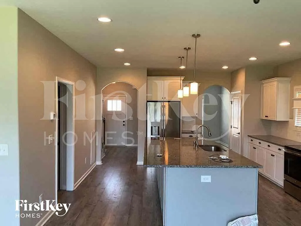 3 bed, 2.5 bath, 2395 sqft, $2,500 — Photo 4