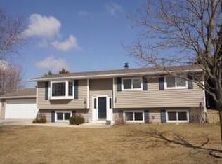 212 Rose Ln, Belgium, WI 53004