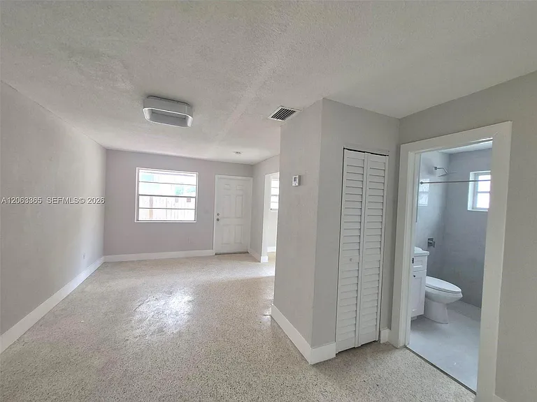 1715 SW 4th St #1717 — Photo 7