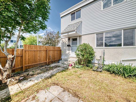 4th image of 32 McLeod Pl NW