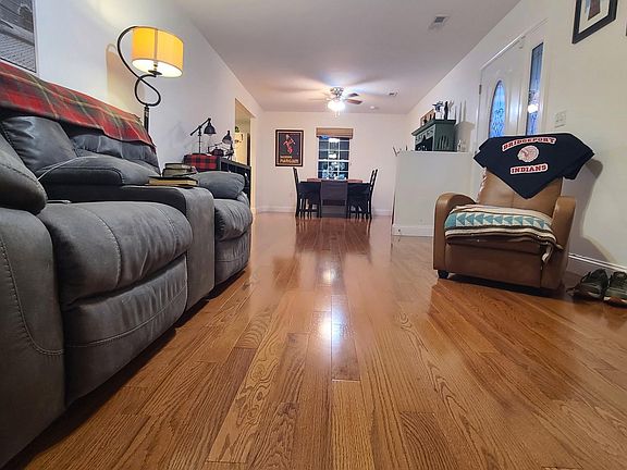 3rd image of 30 Green Meadows Dr