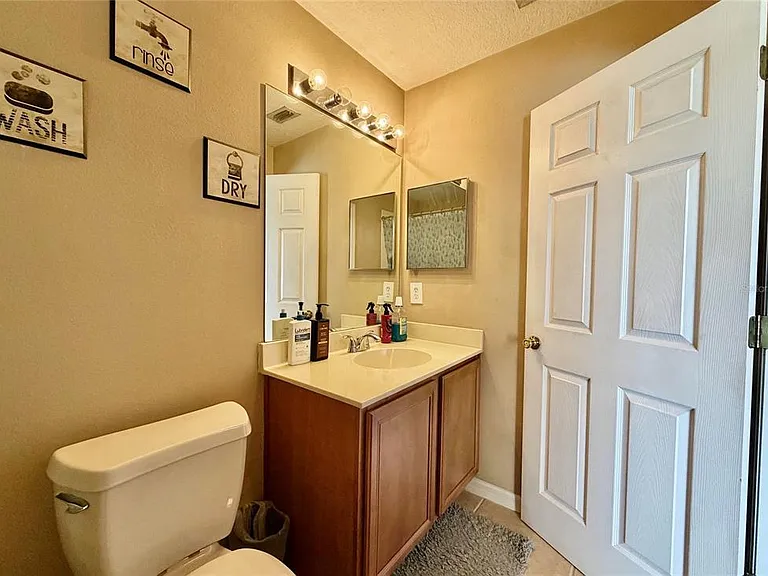 1720 Retreat View Cir — Photo 20