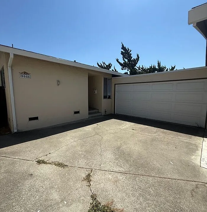 19554 Center St