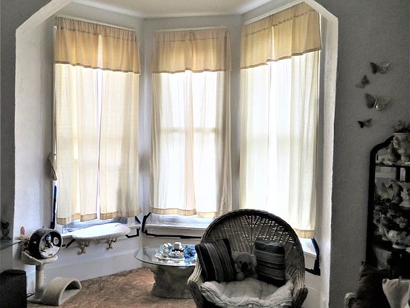 3rd image of 206 S Adademy Ave