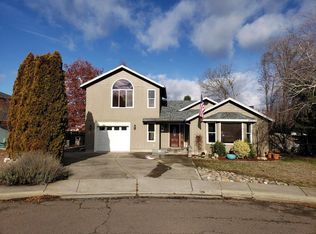 171 Peggy Ln, Talent, OR 97540