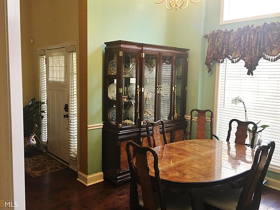 5th image of 228 Yardsley Dr