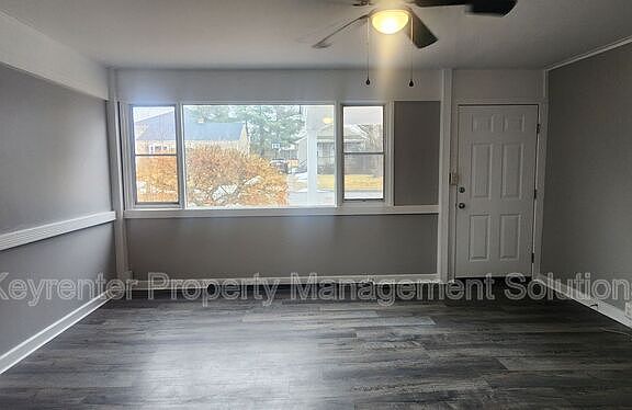 3rd image of 527 S Magnolia Ave
