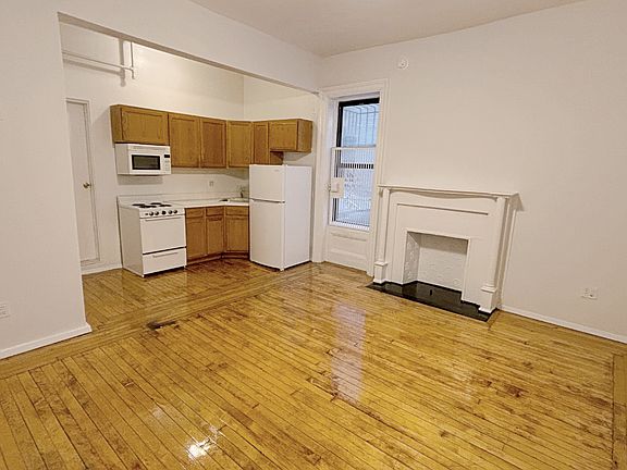 2nd image of 210 W 94th St APT 2J