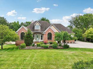 2673 Cole Rd, Lake Orion, MI 48362