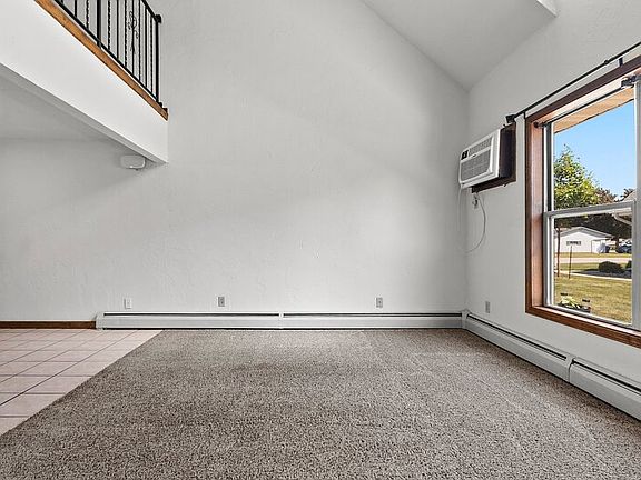 4th image of 2360 Canter Ln #C