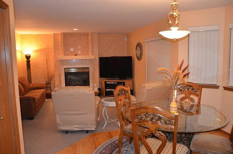 5 bed, 2300 sqft, $4,000 — Photo 4