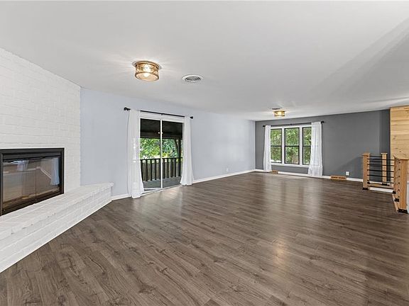 5th image of 7302 N Woodland Ave