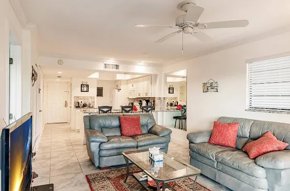 600 Neapolitan Way #454