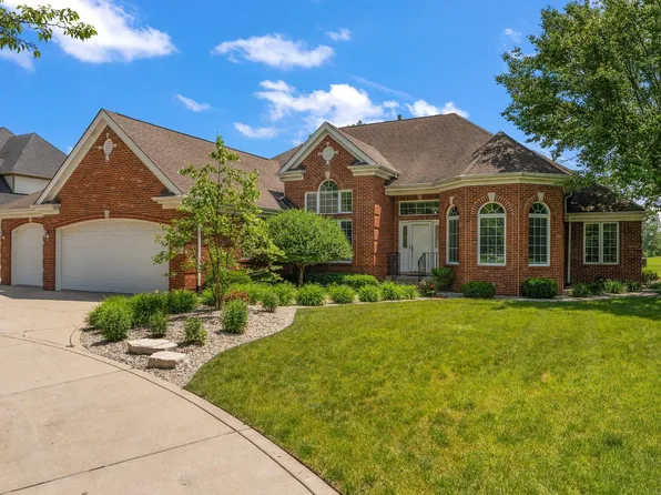 925 Royal Dublin Ln, Dyer, IN 46311