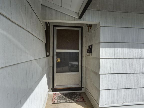 4th image of 4823 Basswood Ct