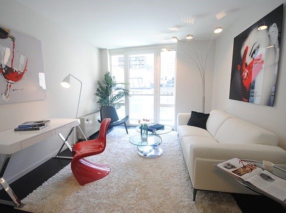 5th image of 235 E 44th St APT 6D