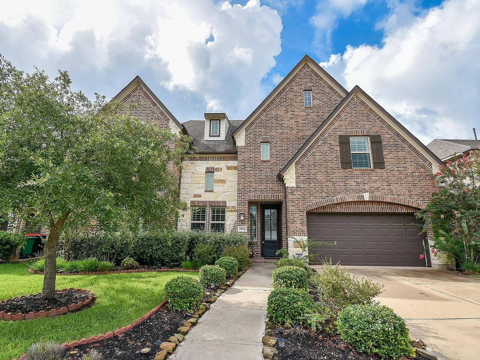 5 bed, 4.5 bath, 4024 sqft, $3,700 — Photo 3