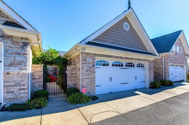 1st image of 395 Devon Chase Hl Unit 3903