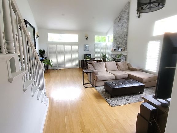 5th image of 490 Savona Way