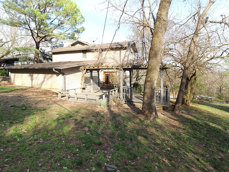 97 S Hartman Ave — Photo 3